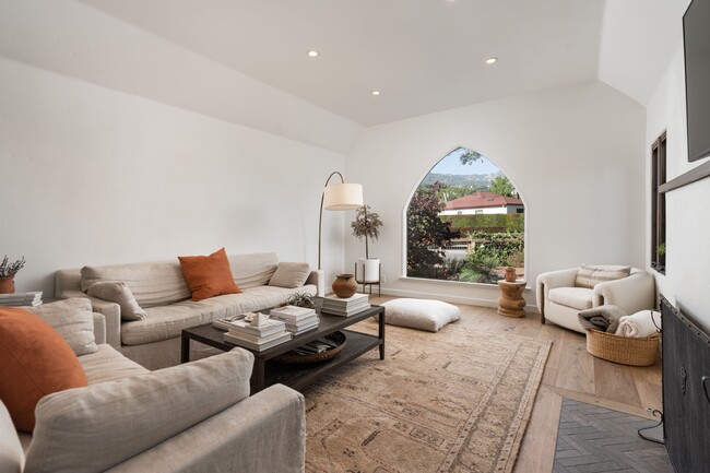 Building Photo - 203 Calle Manzanita