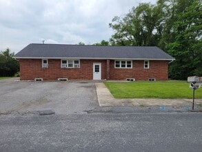Building Photo - 190 Carbaugh Dr