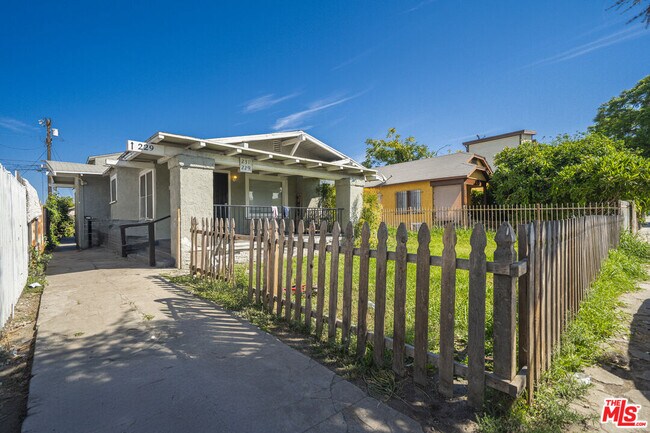 Building Photo - 231 E 85th St