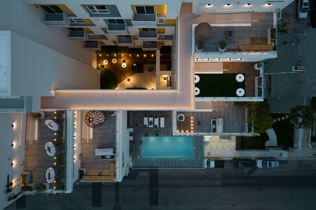 Foto del edificio - 1530 Cassil Pl
