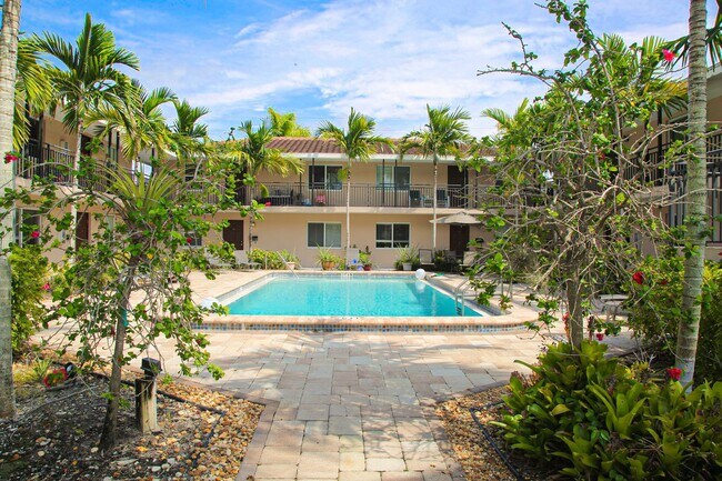 Building Photo - **MOORINGS** 2 BED / 1.5 BATH CONDO - NEAR...