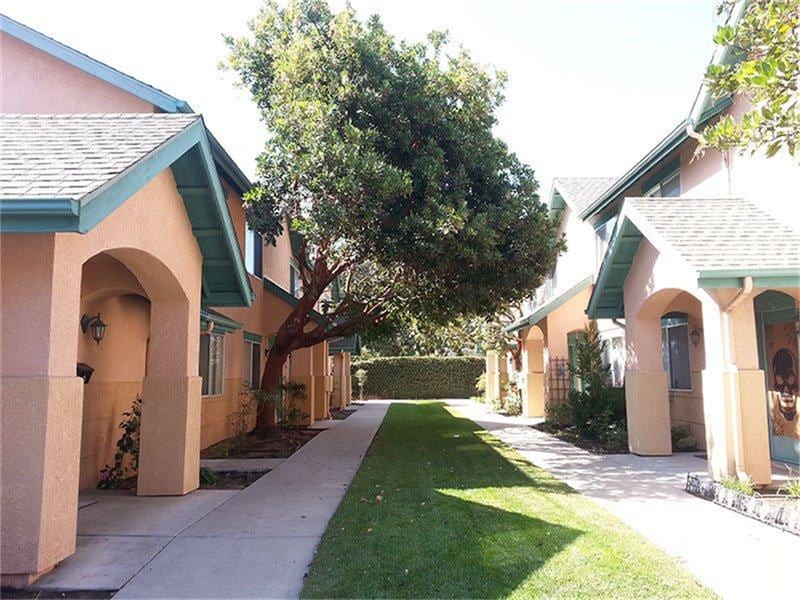 605 E Newlove Dr, Santa Maria, CA 93454 Room for Rent in Santa Maria