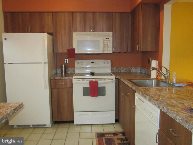 Building Photo - 302B Mitten Ln