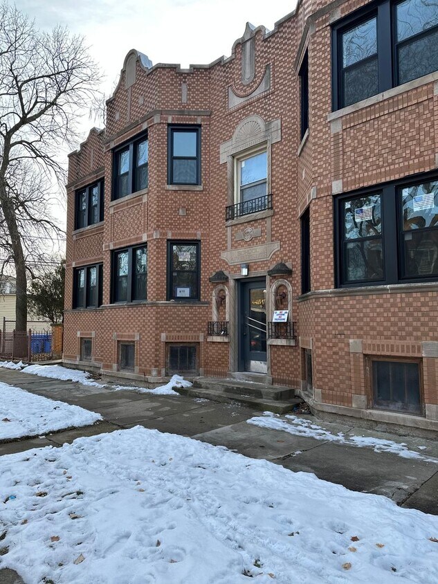 Primary Photo - 4415 W School St