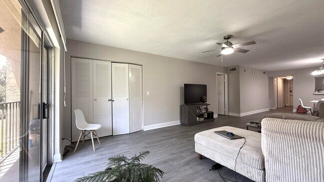 Foto del edificio - 2925 SW 22nd Ave