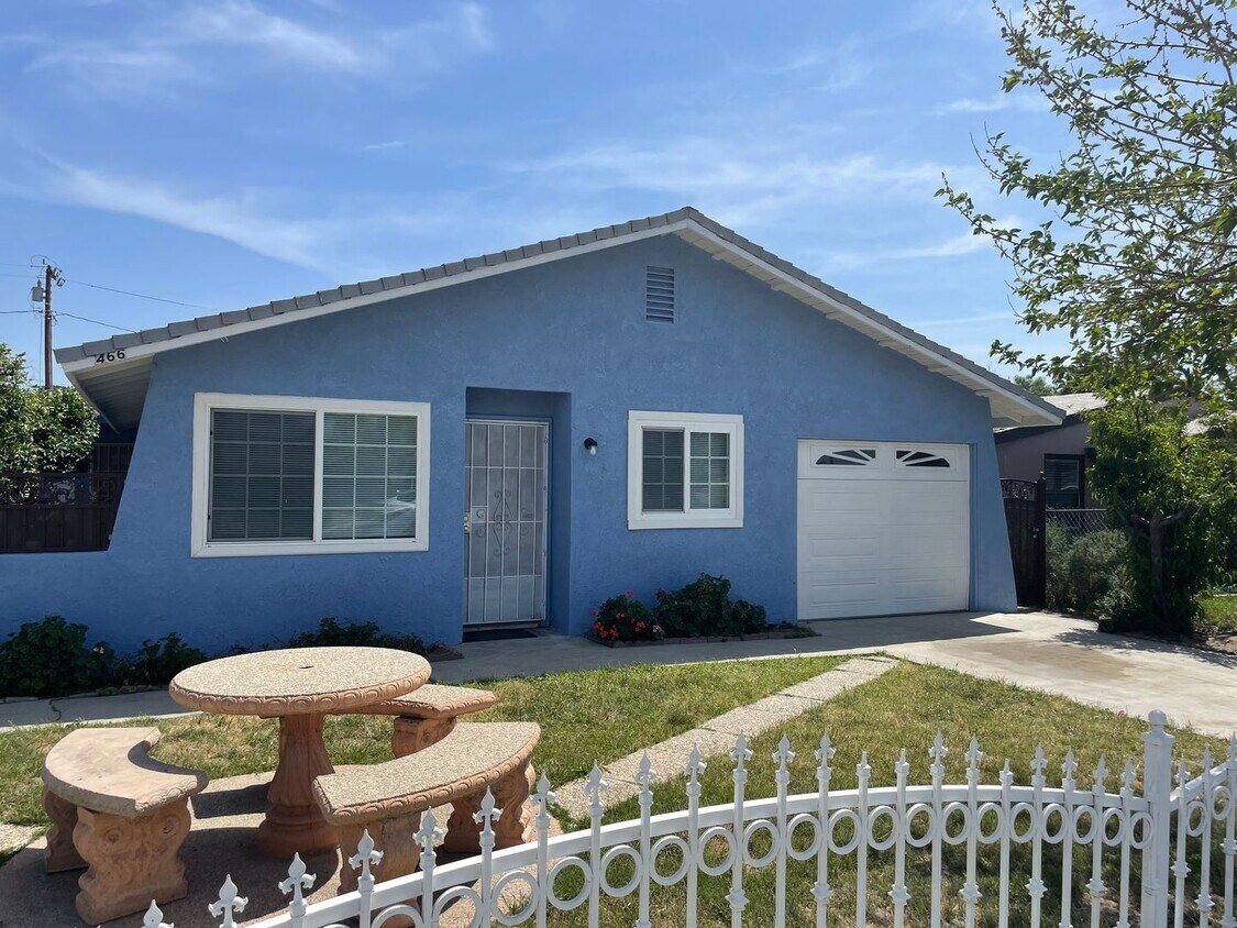 Foto principal - 466-470 W. 5th St