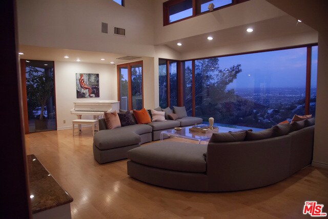 Foto del edificio - 7712 Woodrow Wilson Dr