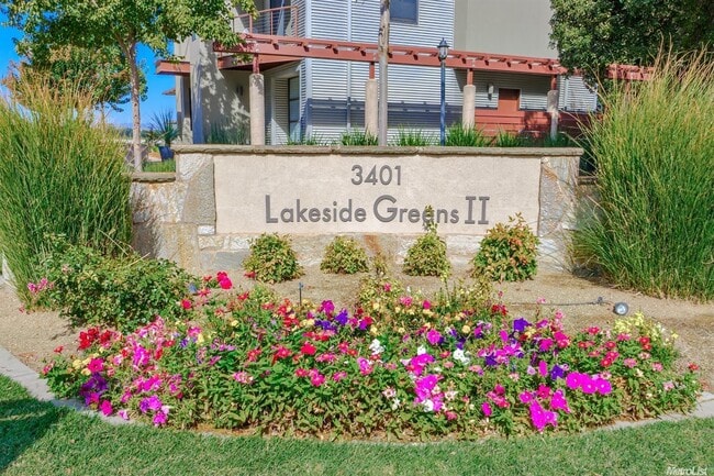 Foto del edificio - Stonegate Condo- FALL LISTING