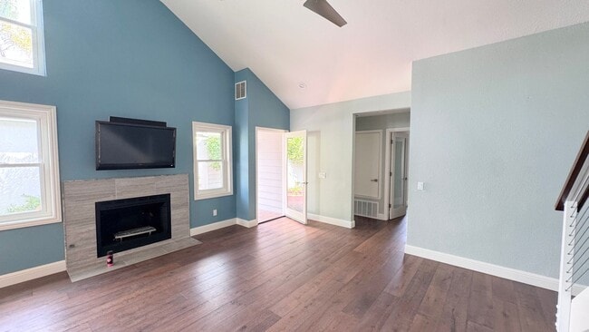 Building Photo - Upgraded 2 bedroom with bonus room