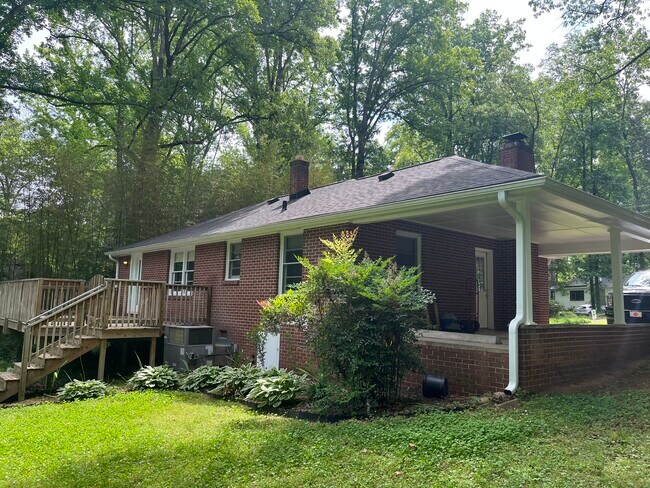 Foto del edificio - 402 Upper Highland Dr