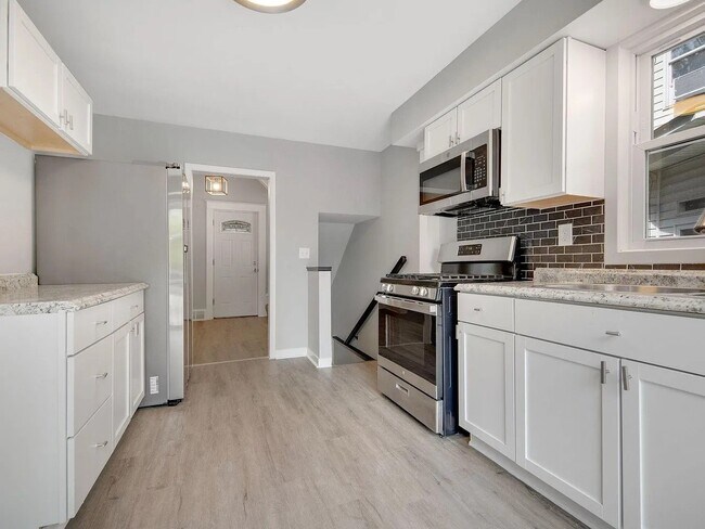 Foto del edificio - 3306 N Bryant Ave