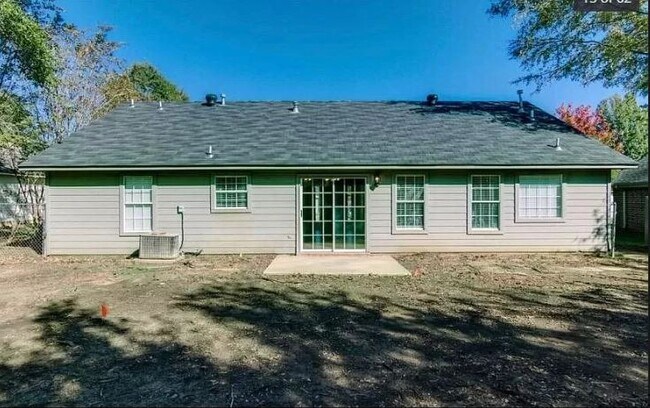 Building Photo - 27 Green Oak Cir