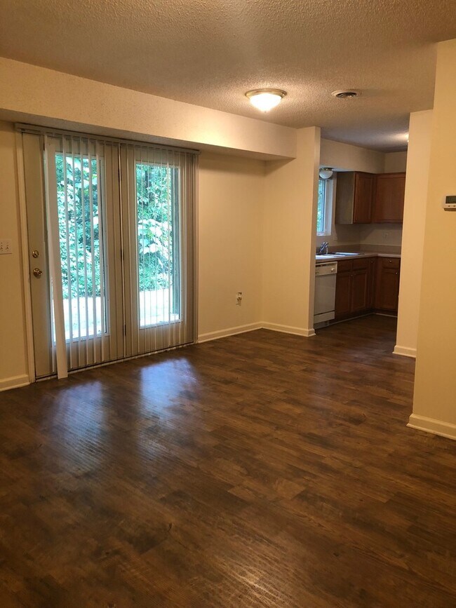 Foto del edificio - Great Location Black Mountain Apartment