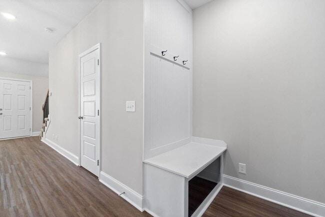 Building Photo - LUXURY TOWNHOMES FOR RENT ON DRAYTON DRIVE!!!