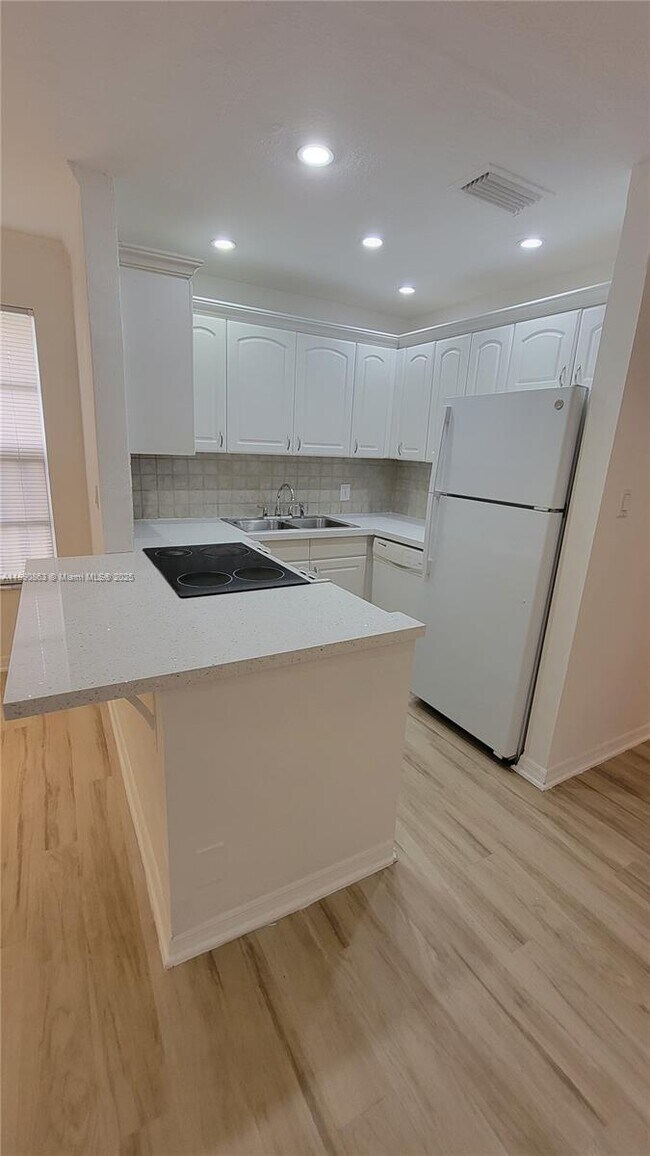 Foto del edificio - 3036 Coral Ridge Dr
