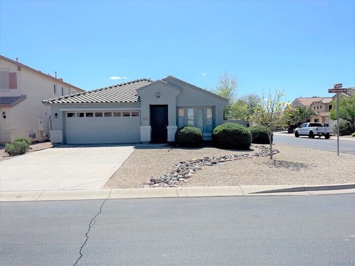 Foto principal - Maricopa 3 bedrooms 2 baths !!!