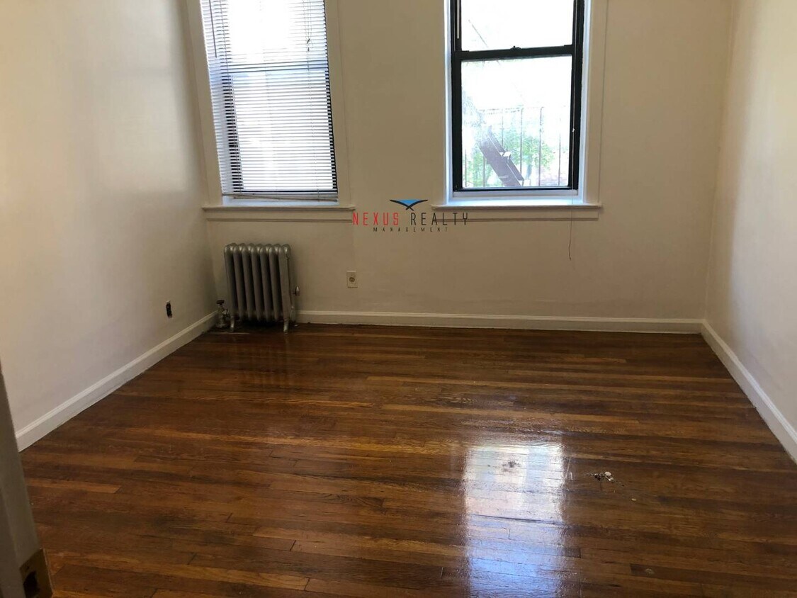 Primary Photo - 30-06 34th St