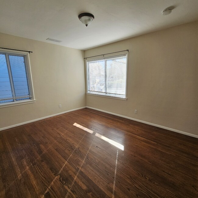 Building Photo - 412 Elm Ave