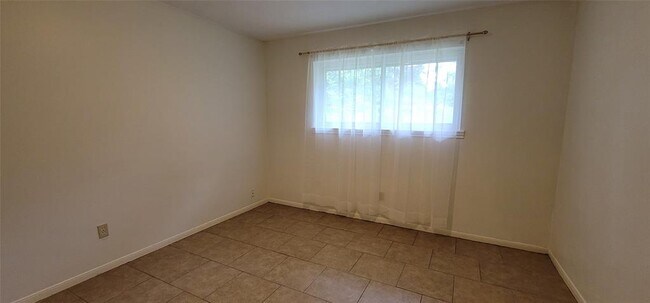Building Photo - 2030 Little Cedar Dr