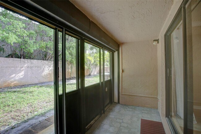 Building Photo - 10 Seville Cir