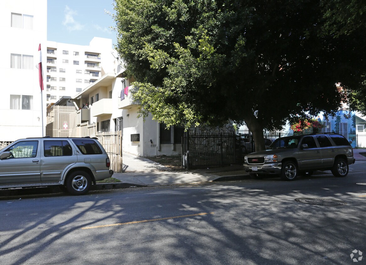 Building Photo - 731 Irolo St