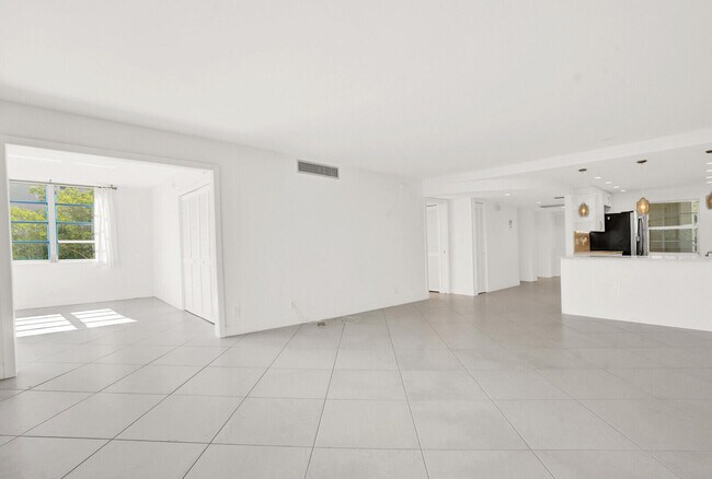 Foto del edificio - 804 Cypress Blvd