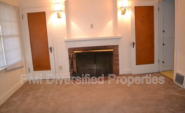 Building Photo - 636 S. Center St.
