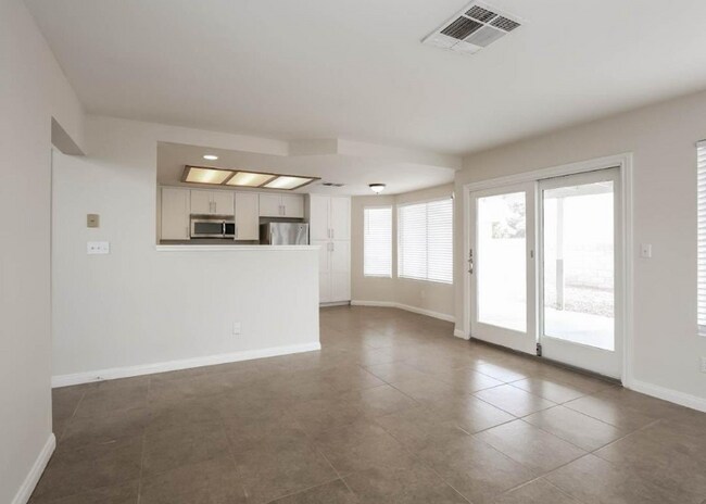 Foto del edificio - 9428 Desert Ridge Ave