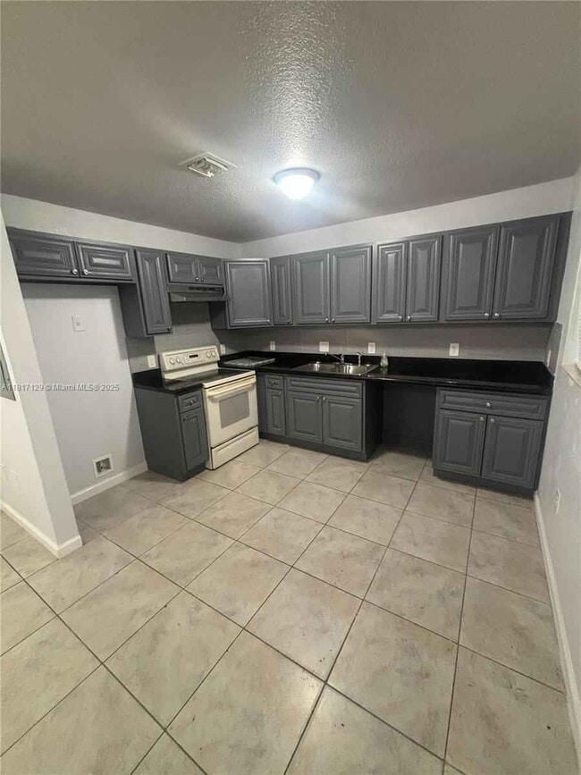 Photo - 14000 NE 2nd Ave Townhome