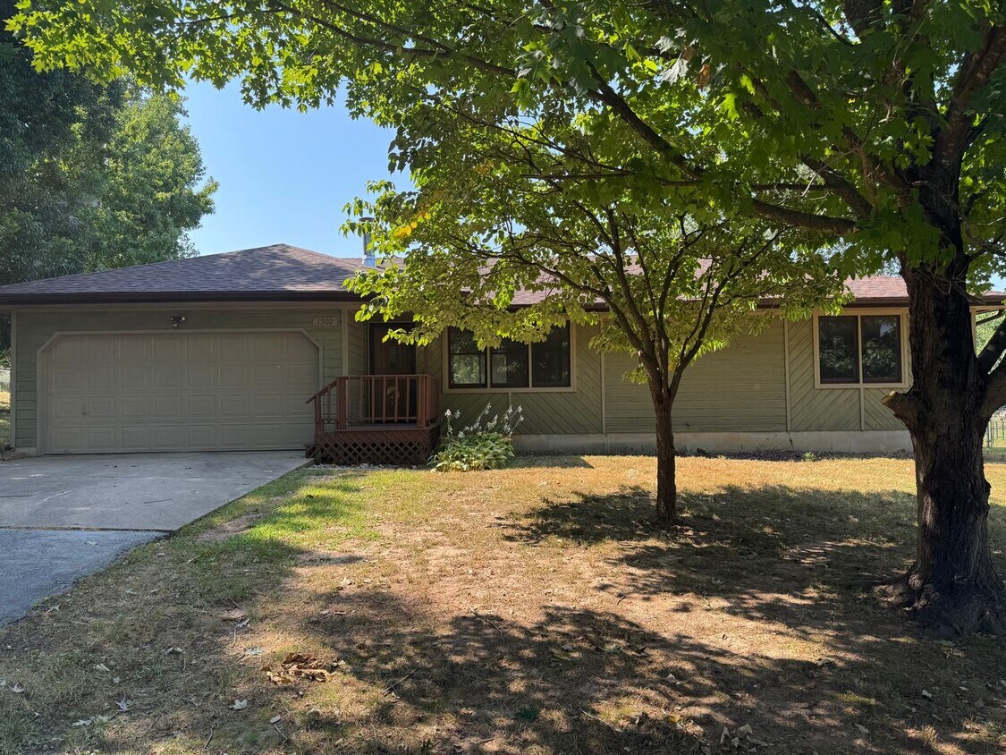 Foto principal - Cute, refreshed home on quiet cul de sac.