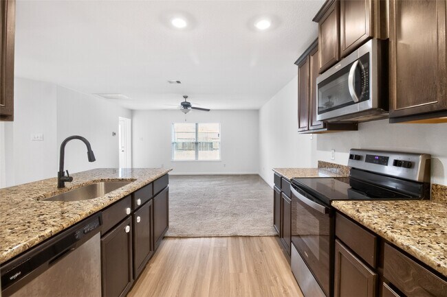 Building Photo - 15426 Oak Bnd Spgs Dr