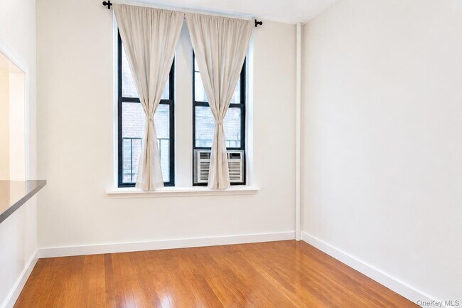 Foto del edificio - 4260 Broadway