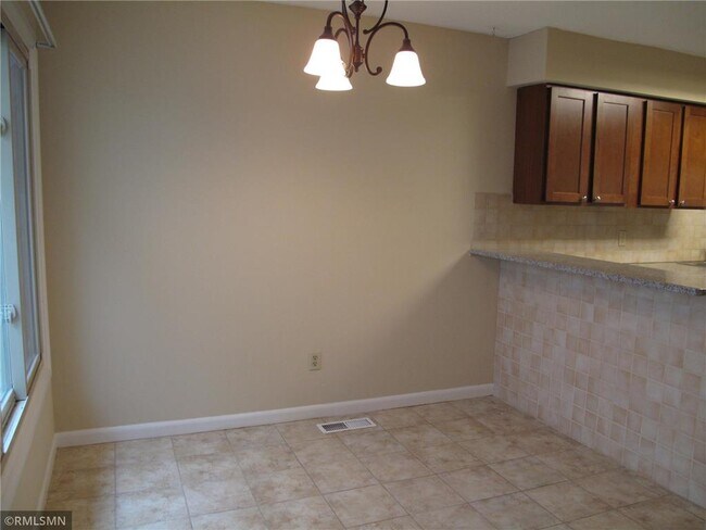 Building Photo - 335 Elan Ct