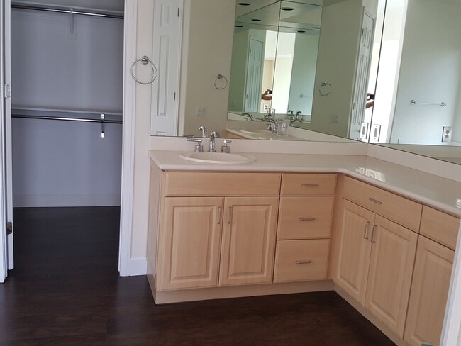 Building Photo - Beautiful 3 Bedroom home