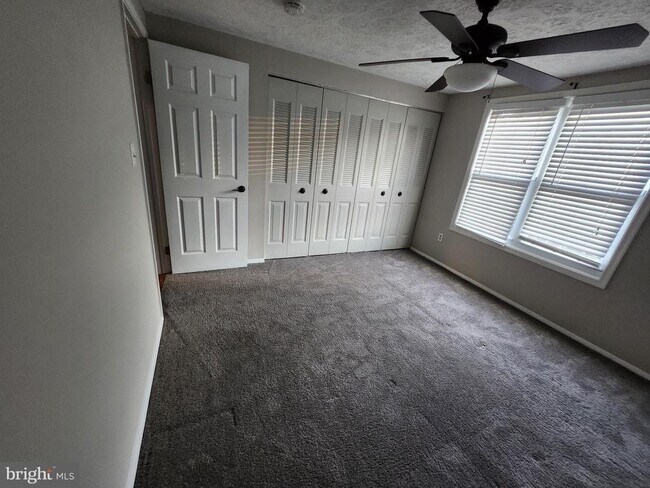 Building Photo - 3501 Wedgewood Ct