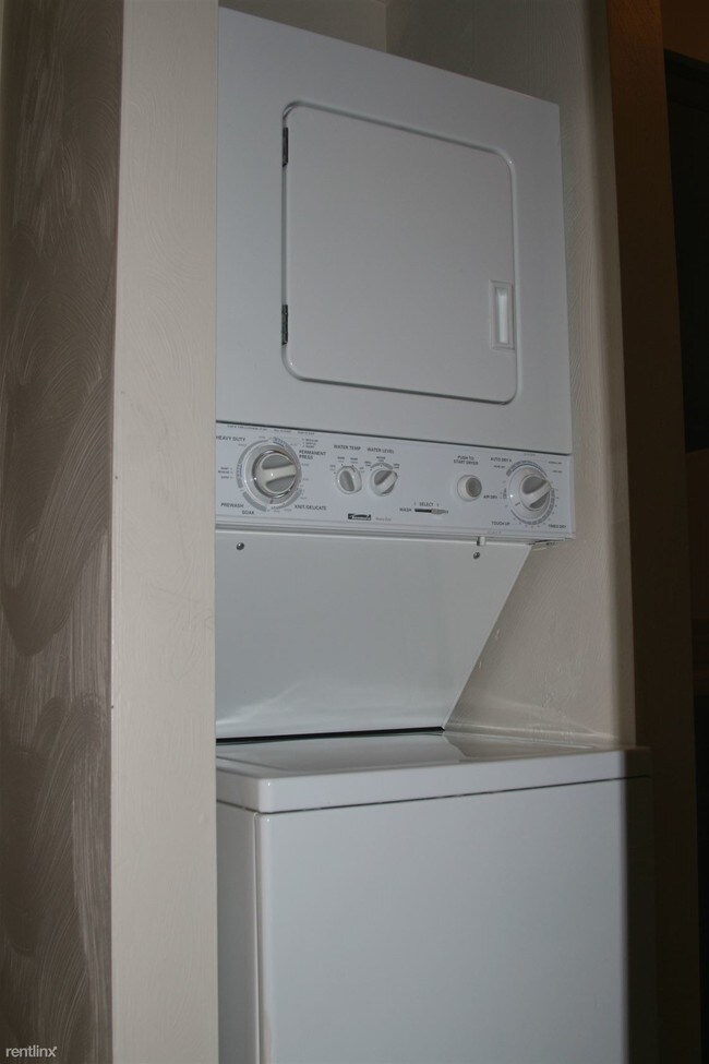 Foto del edificio - 1 br, 1 bath Apartment - 2537 Hope Dr