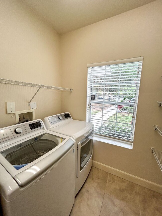 Foto del edificio - 2951 SW 35th Pl