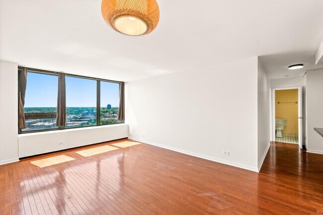 Foto del edificio - 3930 N Pine Grove Ave