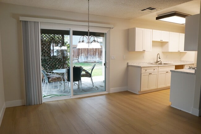Building Photo - 51815 Avenida Martinez