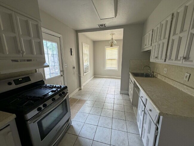 Foto del edificio - Cute 2 bedroom, 1 bath near Harvard & Admiral