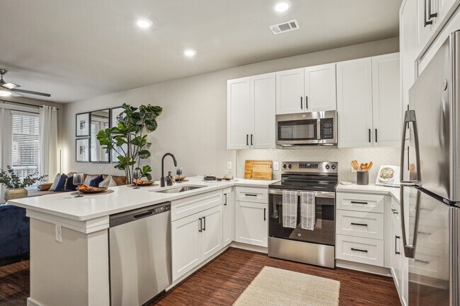 Foto del edificio - Residences at Fairview Town Center