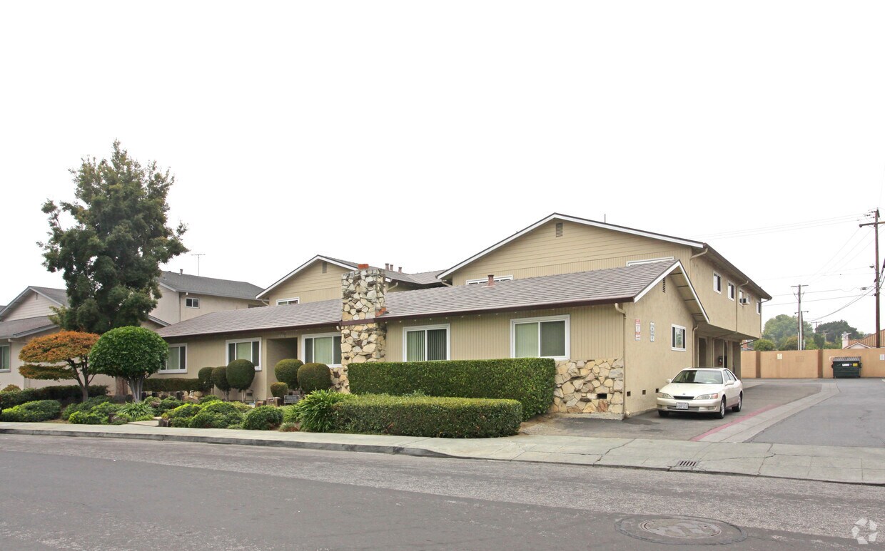 Primary Photo - 890 Burbank Dr