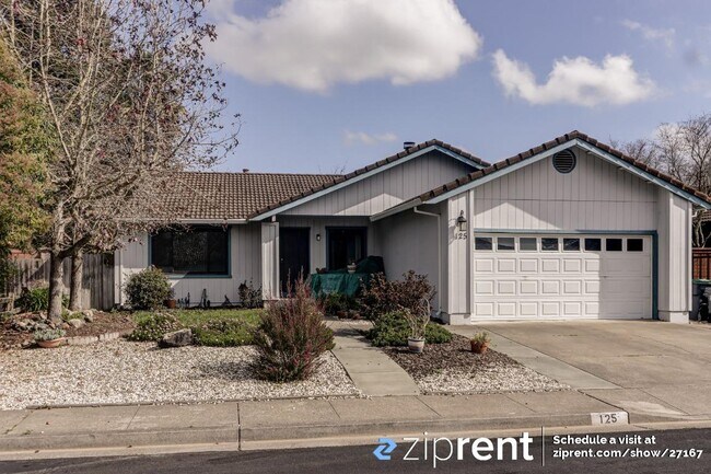 Building Photo - 125 Falcon Dr