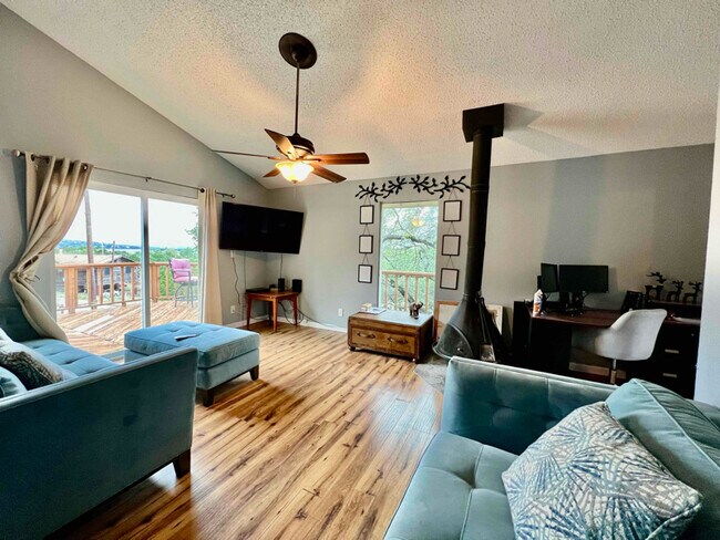 Building Photo - 21306 Broken Bow Cove