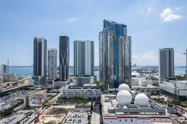 Building Photo - Paramount at Miami Worldcenter