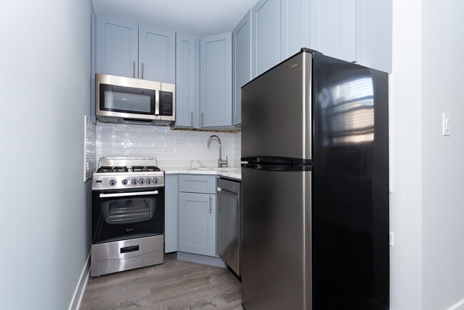 Foto del edificio - 545 W Belmont Ave