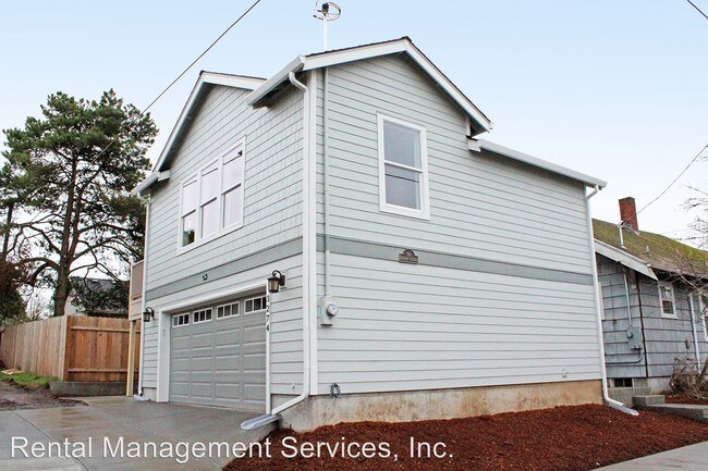 Building Photo - 4736 NE 32nd Pl