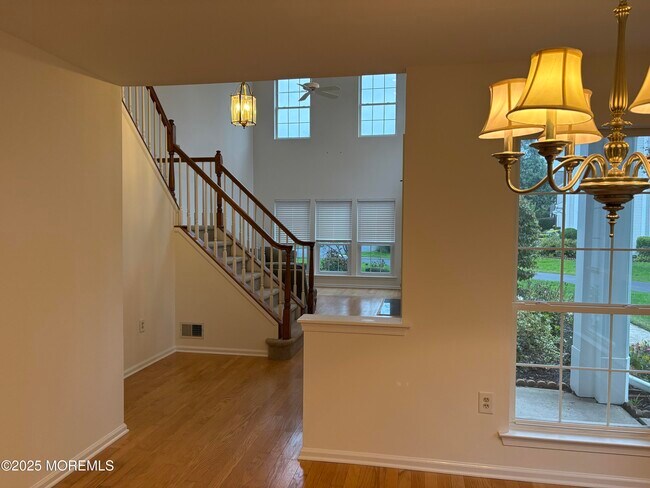 Building Photo - 61 S Manor Ct