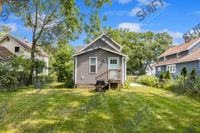 Foto del edificio - 118 Travis - renovated NE home