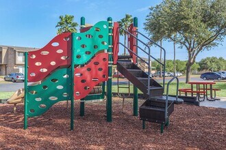 Building Photo - 2401 La Vista Ave